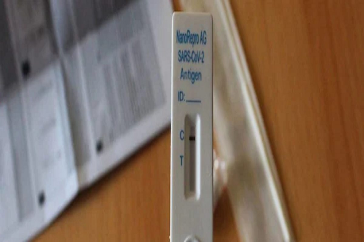 Shocking! 56 वर्षीय व्यक्ती 14 महिन्यांत तब्बल 78 वेळा Corona Positive; डॉक्टरांनी सांगितलं असं का झालं?