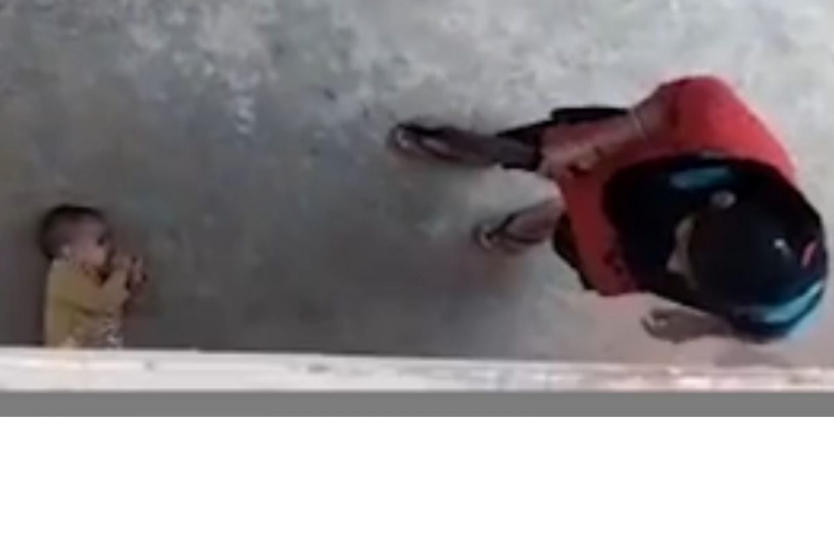 बलात्कार पीडितेने दीड वर्षांच्या बाळाला जमिनीवर आपटलं; रडली म्हणून गेटबाहेर फेकलं