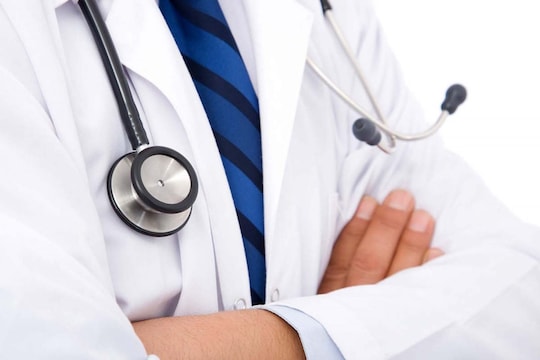विद्यार्थ्यांनो, परदेशात MBBS नंतर प्रॅक्टिस भारतात करायची आहे? आधी द्यावी लागेल 'ही' परीक्षा; जाणून घ्या डिटेल्स