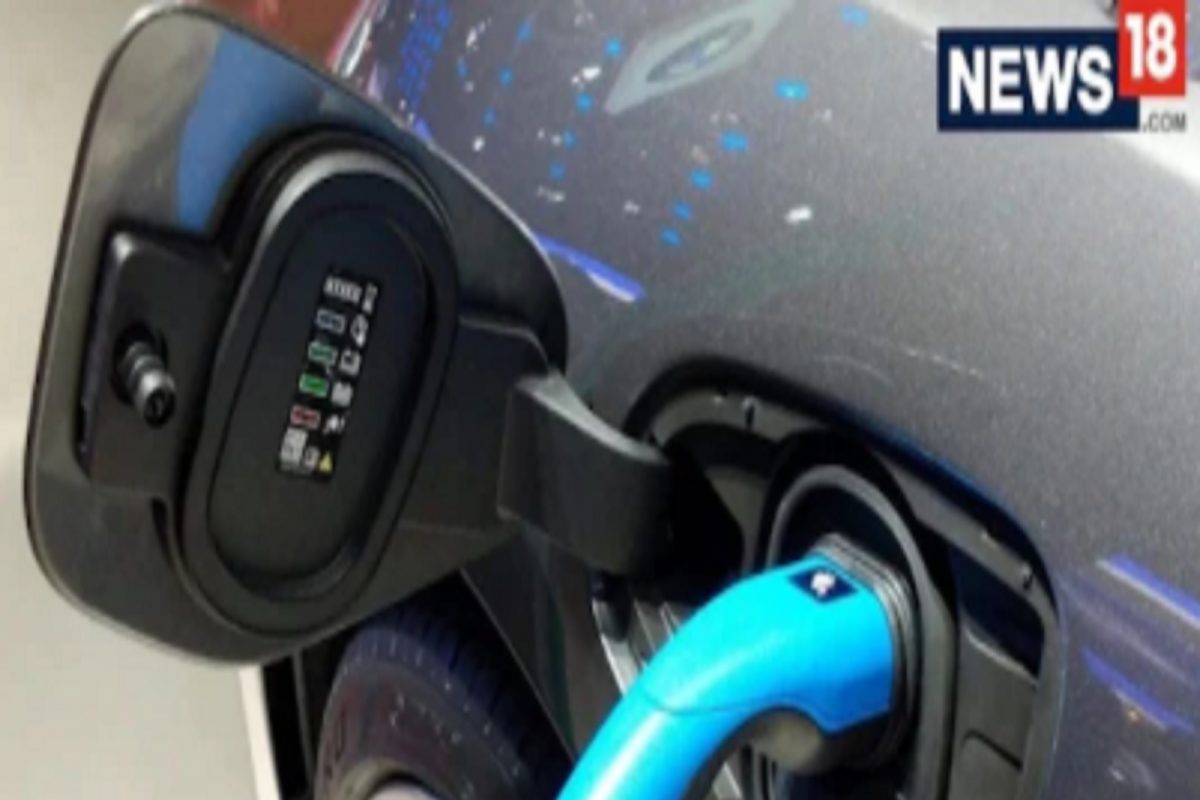 Electric Vehicle: इलेक्ट्रिक वाहनाची बॅटरी लाईफ कशी वाढवावी? फॉलो करा 'या' टिप्स