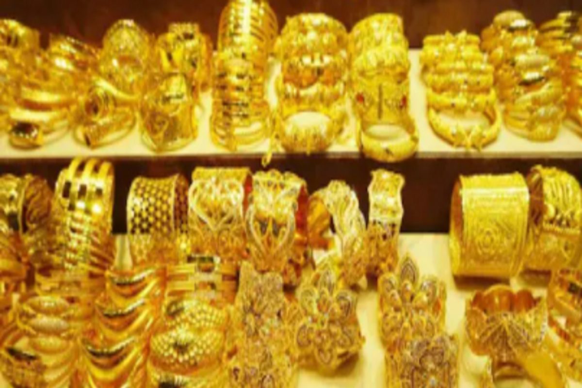 Gold Price Today : आज पुन्हा सोने दर घसरला, चांदीचा भावही कमी झाला; पाहा आजचा 10 ग्रॅमचा रेट