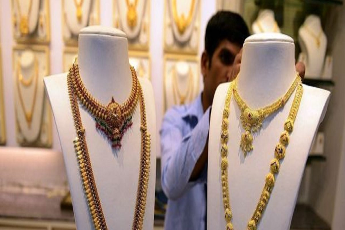 Gold Price Today : सोन्याच्या किमतीत वाढ, चांदीही महागली; चेक करा एक तोळे सोन्याचे नवे दर