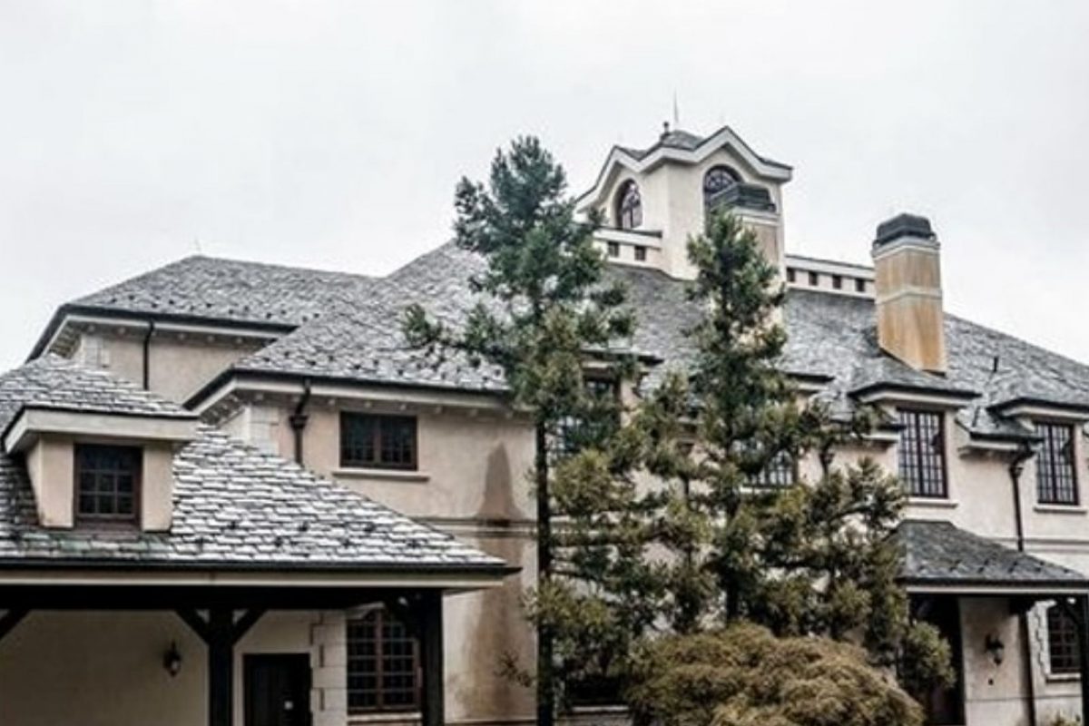 224 कोटींच्या घरात राहून वैतागला, 16 वर्षांपूर्वी सोडलं; आता 30 कोटीत विकलं!