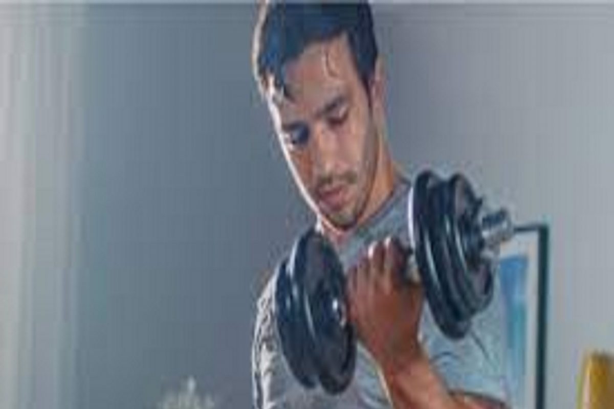 Body Fitness: जिमला जाणं होत नाही, पण बॉडी तर बनवायचीय; चिंता नको, घरीच फॉलो करा या 5 टिप्स