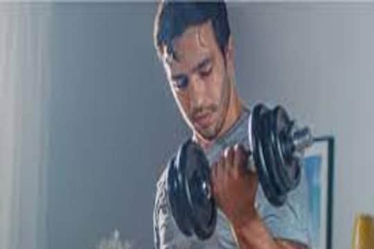 Body Fitness: जिमला जाणं होत नाही, पण बॉडी तर बनवायचीय; चिंता नको, घरीच फॉलो करा या 5 टिप्स
