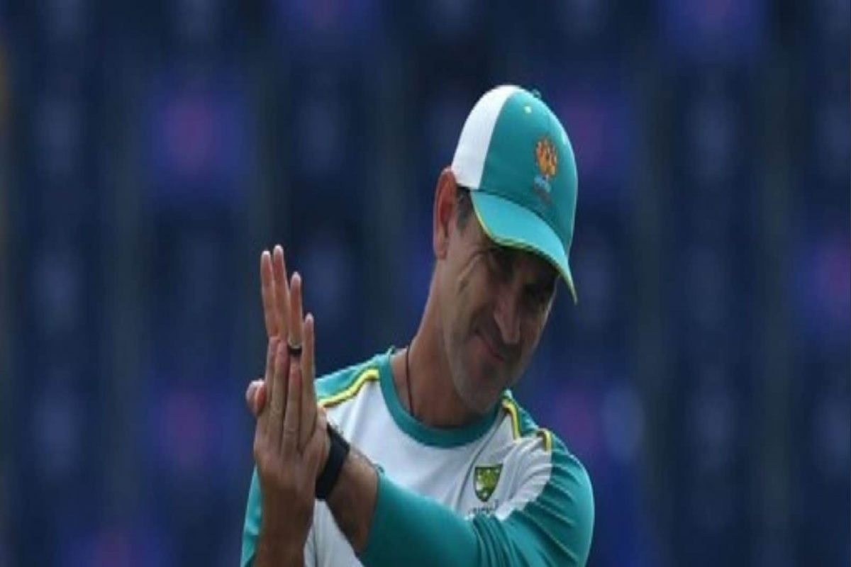 ऑस्ट्रेलियन कोचनं राजीनामा देताच दाखवला खेळाडूंना आरसा, माफी मागत केली टीका