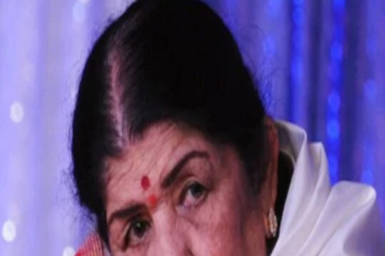 रामदास आठवलेंची लतादीदींना अनोखी काव्यमय श्रद्धांजली