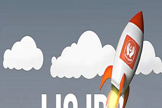 LIC IPO: पॉलिसीधारकांना आयपीओसाठी पॅन अपडेट करण्याचा आज शेवटचा दिवस; चेक करा प्रोसेस