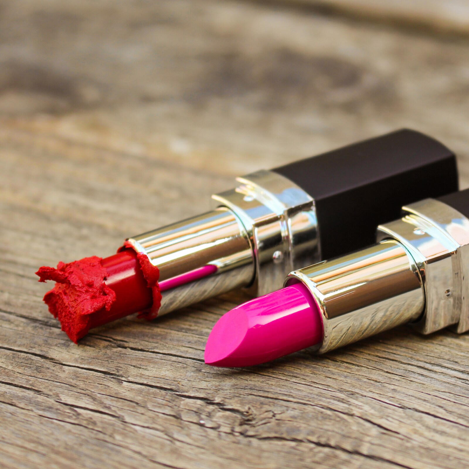 Expired lipstick is dangerous for your lips know how to check shelf