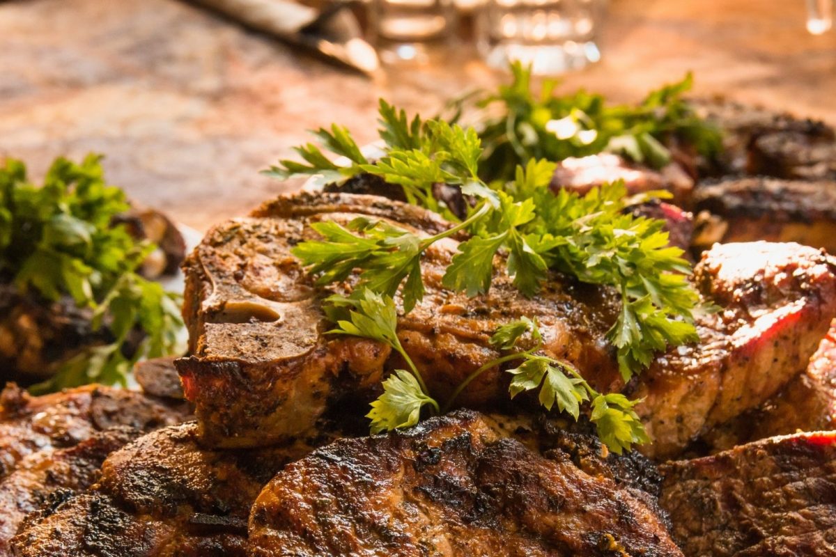 ऐकावं ते नवलचं! हवेपासून बनवले शाकाहारी मांस! स्वस्त, मस्त अन् टिकाऊ असल्याचा दावा