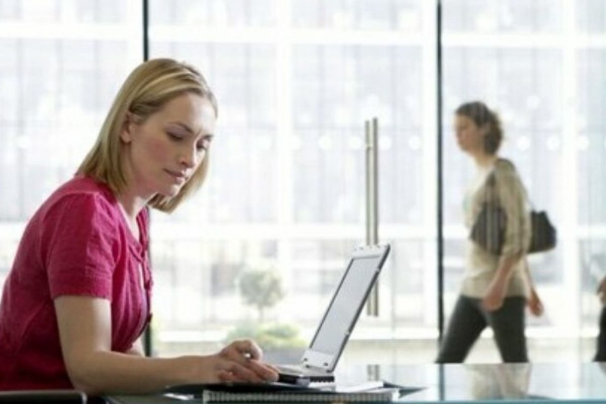 बॉसशी बोलताना Shyness कसा दूर करावा याबद्दल काही टिप्स आणि ट्रिक्स