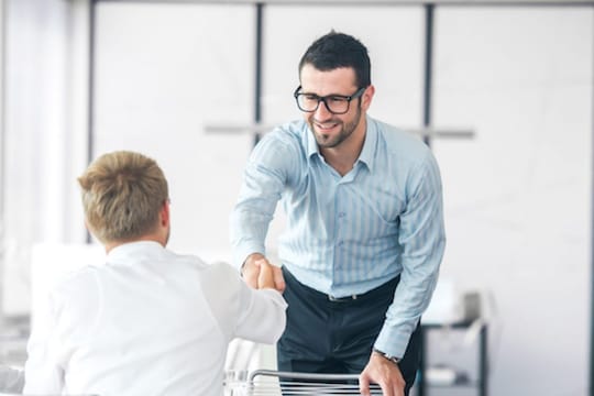 क्या बात है! Internship करताना त्याच कंपनीत Job हवाय? मग 'या' टिप्स नक्की येतील कामी; वाचा