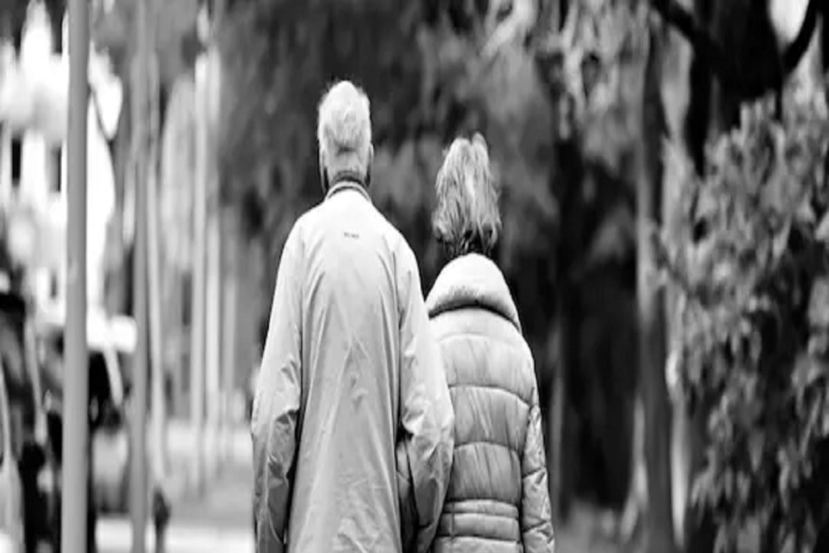 कोरोनाने घेतला मुलाचा बळी, विधवा सुनेसाठी सासू-सासऱ्यांनी केलं असं काही की होतोय कौतुकाचा वर्षाव