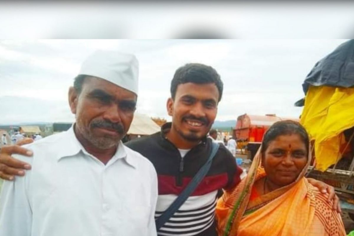 कौतुकास्पद! शेतकऱ्याच्या पोरानं केली कमाल; बुलडाण्याचा राजू केंद्रे झळकला फोर्ब्सच्या यादीत