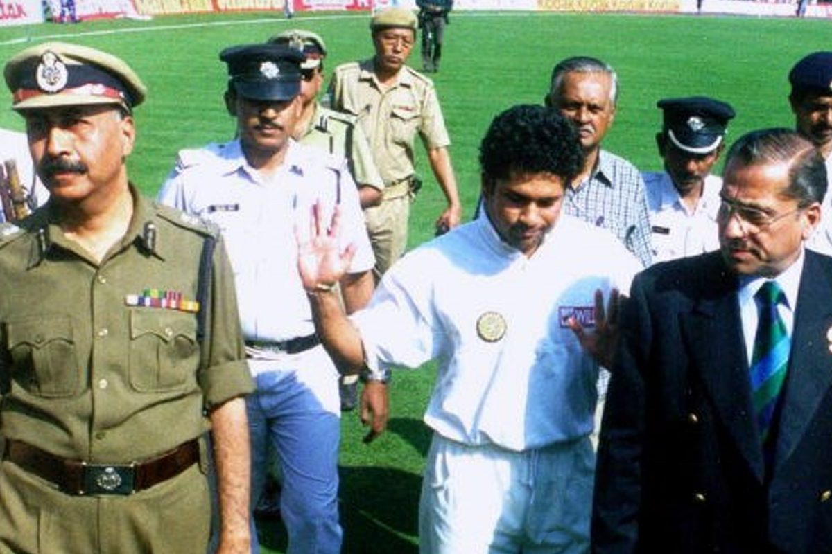 On This Day: शोएब अख्तरच्या 'बेईमानी'मुळे मैदानात राडा, स्वत: सचिनला शांत करावं लागलं प्रकरण