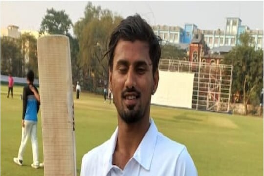 Ranji : आईने मुलाच्या बॅटसाठी दागिने ठेवले गहाण, पोरानं 22 व्या वर्षीच केला वर्ल्ड रेकॉर्ड