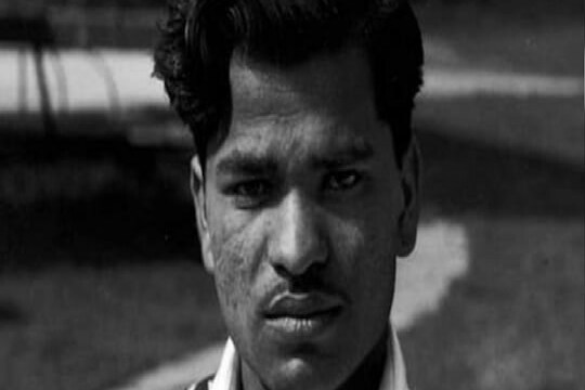 एका मॅचमध्ये 774 बॉल टाकण्याचा वर्ल्ड रेकॉर्ड करणाऱ्या दिग्गज बॉलरचे निधन