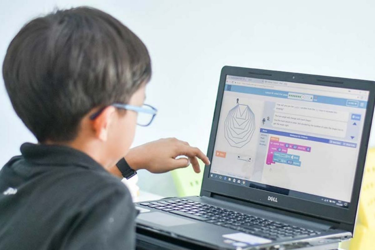 देशभरातील 9वी ते 12वीच्या विद्यार्थ्यांसाठी शालेय स्तरावर एक कोडिंग स्पर्धा