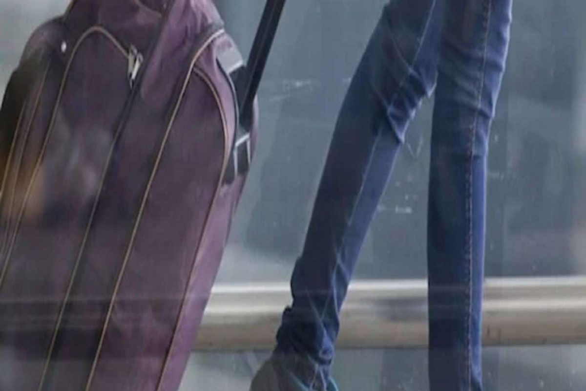 गर्लफ्रेंडला सुटकेसमध्ये भरलं आणि बॉईज हॉस्टेलमध्ये नेलं, पुढे जे घडलं ते.....