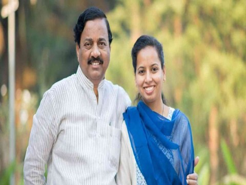रायगडमधील शिवसेना आणि राष्ट्रवादी काँग्रेसमधील या वादावर आता आदिती तटकरे यांचे वडील आणि राष्ट्रवादी काँग्रेसचे राष्ट्रीय सरचिटणीस खासदार सुनील तटकरे यांनी आपली पहिली प्रतिक्रिया दिली आहे.