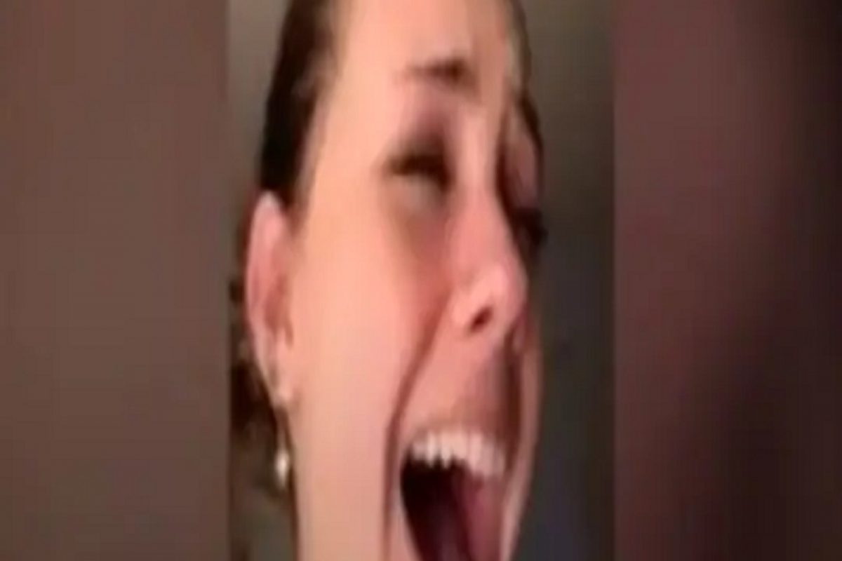 मोठ्या उत्साहात छातीवर काढला असा टॅटू, आली तोंड लपवण्याची वेळ; पाहताच ढसाढसा रडली तरुणी