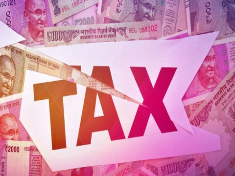 Tax On Employee Salary : खासगी कंपनीच्या कर्मचाऱ्यांना देण्यात येणाऱ्या सीटीसीमध्ये (Cost To Company) अनेक घटक असल्याचे करतज्ज्ञ (Tax Adviser) गिरीश नारंग सांगतात. सीटीसीचे घटक कंपनीनुसार बदलतात. कंपनीद्वारे प्रदान केलेल्या सुविधांवरील कर देखील भिन्न आहे.
