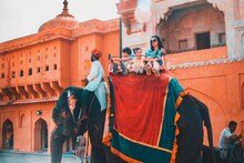 ऋषिकेश ते केरळपर्यंत भारतातील ही 10 ठिकाणे परदेशी लोकांची पहिली पसंती