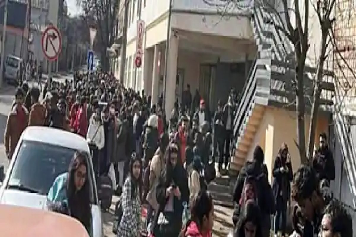 Russia-Ukraine War: युक्रेनमध्ये भारतीयांची दयनीय अवस्था, -7 डिग्रीत पायी पोहोचले सीमेवर अन्...