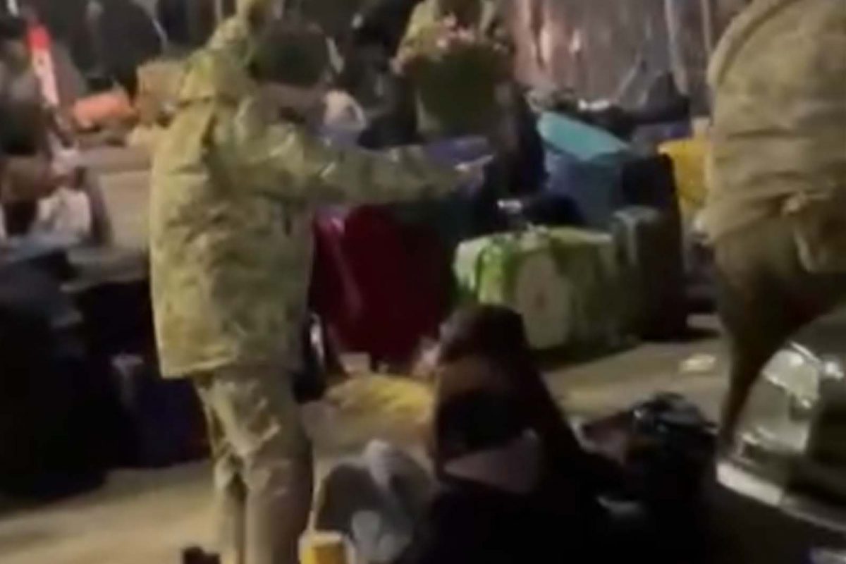 Russia-Ukraine War : युक्रेनमध्ये विद्यार्थिनींना मारहाण, धक्कादायक VIDEO समोर