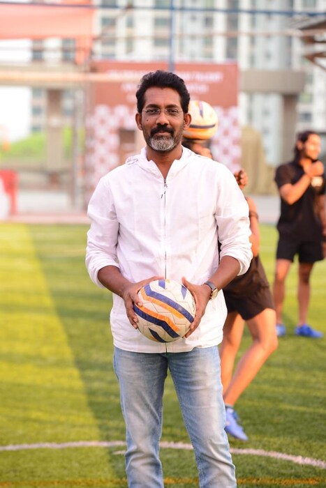 नागराज मंजुळे हे मराठी चित्रपटसृष्टीतील प्रसिद्ध दिग्दर्शक आहेत. 'झुंड' च्या माध्यमातून ते हिंदी चित्रपटसृष्टीत पदार्पण करत आहेत. 