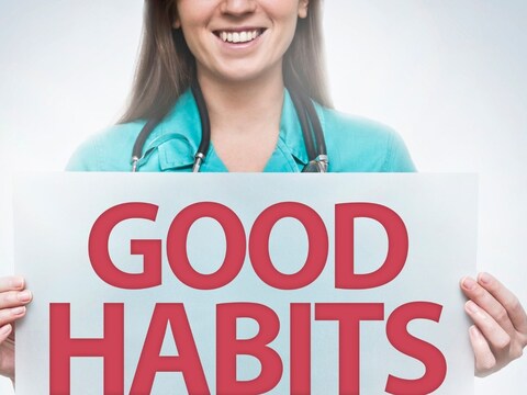 Science-Based 5 Good Habits : चांगल्या सवयी असलेल्या व्यक्तीचे आयुष्य तुलनेने 30 टक्क्यांनी जास्त असते. म्हणजेच आपण आपल्या दैनंदिन जीवनात केलेल्या कामात आणि आपल्या खाण्याच्या सवयींमध्ये काही बदल घडवून आणले तर याद्वारे आपण आपले आयुष्य आणखी काही वर्षं (Science-Based 5 Good Habits) वाढवू शकतो.
