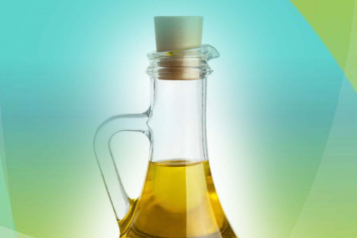 स्कीन आणि केसांसाठी कापूर तेल कधी वापरलंय का? घरीच अशा पद्धतीनं बनवू शकता