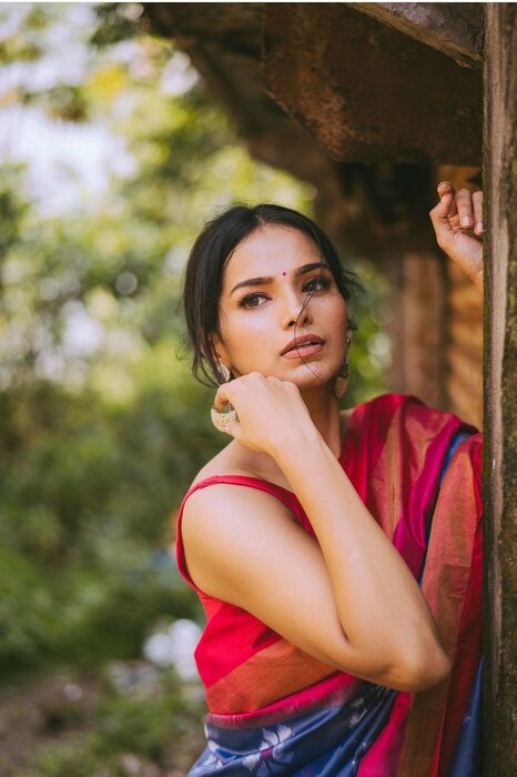 मालिकेत सध्या दौलतच्या आईचा घातपाताने मृत्यू झाला आहे. त्यांच्या खूनाच्या आरोपात अभ्याला अटक करण्यात आलं आहे. 