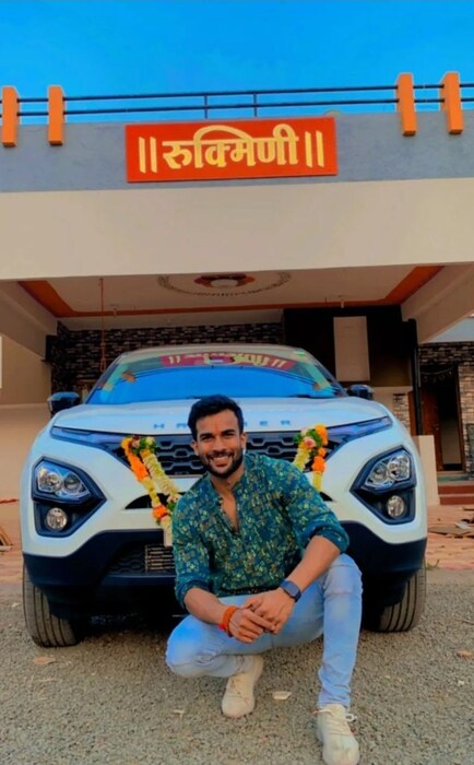 विशाल निकमने याआधीसुद्धा मालिकांमध्ये काम केलं आहे. परंतु त्याला खरी ओळख बिग बॉसमधून मिळाली आहे. 