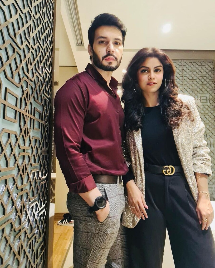 टीव्ही अभिनेत्री सायंतानी घोष आणि अनुराग तिवारी गेल्या वर्षी डिसेंबरमध्ये विवाहबंधनात अडकले होते. दोघांनी कोलकत्ता येथे अगदी खाजगी पद्धतीने लग्न केले होते. लग्नानंतर दोघांची ही पहिली होळी आहे.