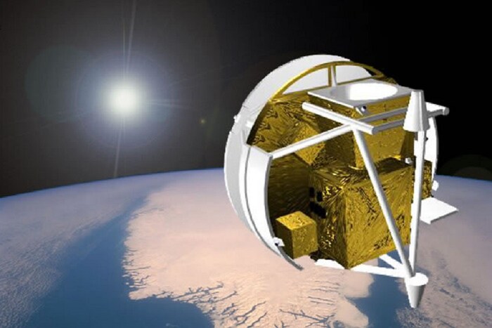 ACE उपग्रह (ACE Satellite) हे एक अनोखे मिशन आहे जे 18 वर्षांहून अधिक काळ सतत वातावरणातील रचनेवर डेटा गोळा करत आहे. हे रेणूंच्या मोठ्या गटाचे मोजमाप करते, ज्यामुळे ते वातावरणातील घडामोडींची संपूर्ण माहिती देते. वातावरणातील धुराच्या रसायनशास्त्राची संपूर्ण माहिती देऊ शकतील इतके मॉडेल आतापर्यंत विकसित झालेले नाहीत. त्यामुळे संशोधकांचे हे मोजमाप अभूतपूर्व आणि अतिशय उपयुक्त आहे. (फोटो: ace.uwaterloo.ca)