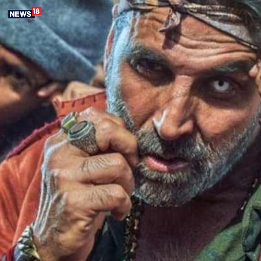 इंडिया टुडेच्या वृत्तानुसार, 'बच्चन पांडे'च्या या लूकसाठी त्याला खूप त्रास सहन करावा लागला आहे. अक्षय कुमारने सांगितले की लेन्स घालणे आणि नंतर काढणे खूप कठीण होते. त्याने सांगितले की मी स्वतः माझ्या डोळ्यात ती लेन्स फिक्स करू शकत नसे, त्यामुळे अक्षरश: जीव जायचा. 