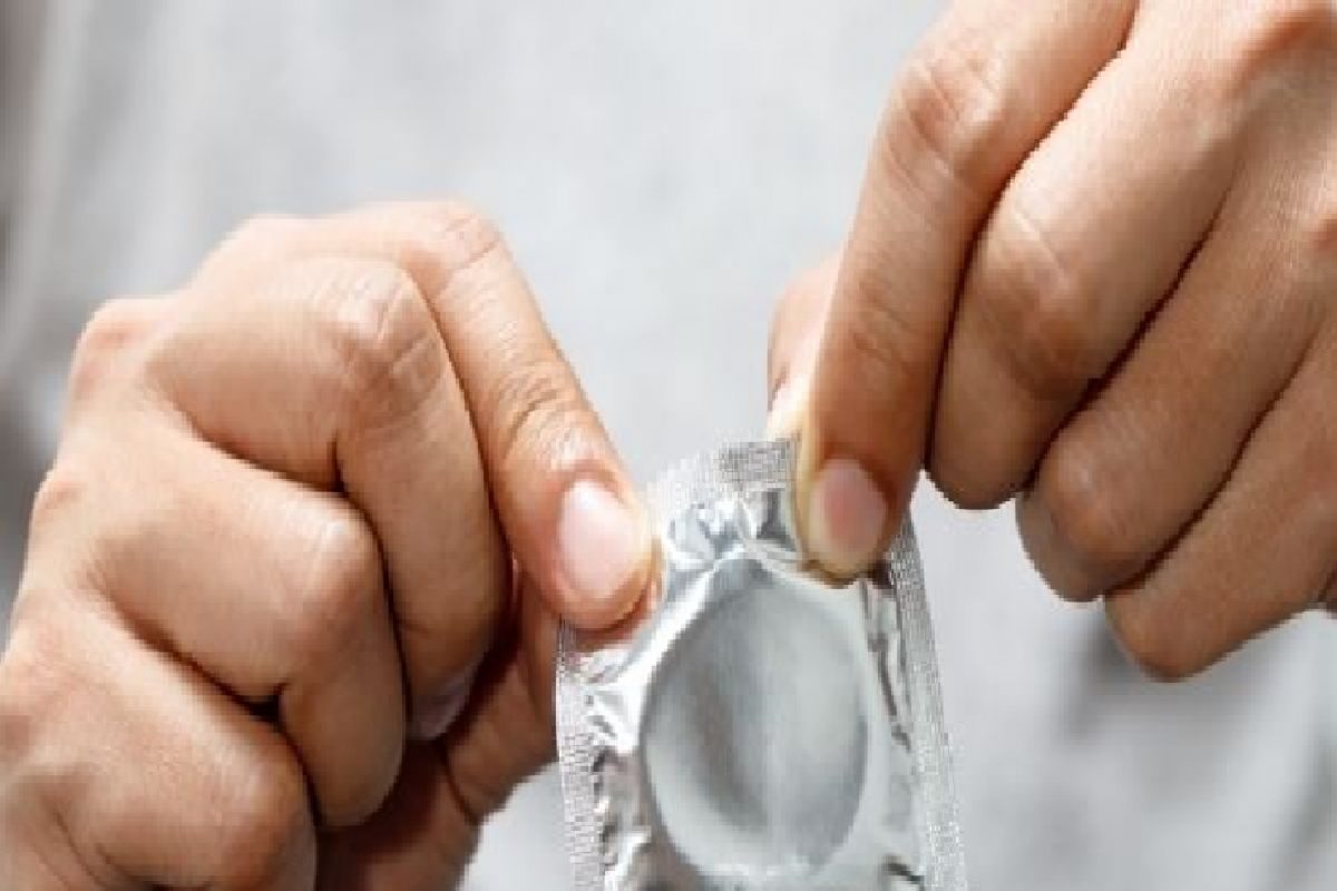 Russia-Ukraine युद्ध सुरू असताना रशियात अचानक वाढलीय कंडोमची मागणी; विक्रीत 170 टक्क्यांनी वाढ