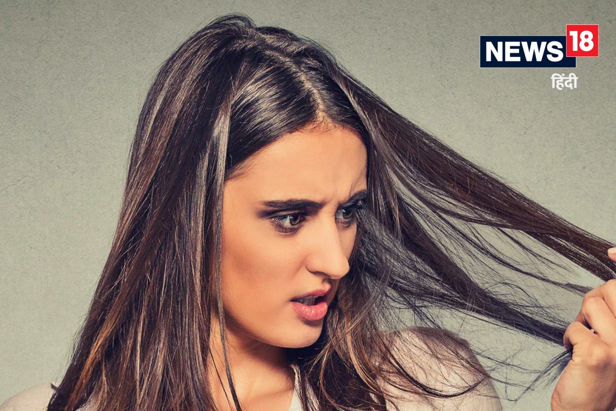 पहिल्या पावसात हवेत असलेली धूळ थेंबाबरोबर खाली येते. हवेतील प्रदूषण या पावसात आपल्या केसांचे आरोग्य बिघडवू शकते. यामुळे केसात खाज सुटणे, कोंडा होण्याचा त्रास वाढू शकतो.