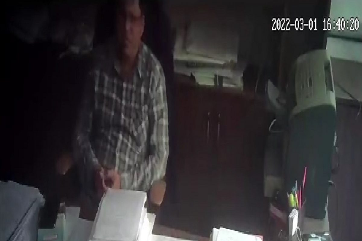 फडणवीसांच्या पेन ड्राईव्ह बॉम्बबाबत मोठा खुलासा; घडाळ्यात 'तो' छुपा कॅमेरा कोणी लावला? प्रविण चव्हाणांनी म्हटलं...