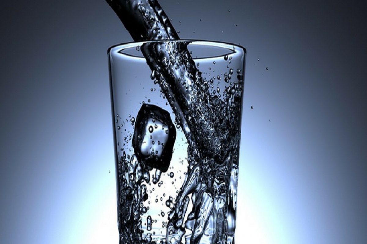 उन्हाळ्यात फ्रीजमधील थंडगार पाणी पिण्याची चूक करू नका; इतके हेल्थ प्रॉब्लेम्स नाहक मागे लागतील