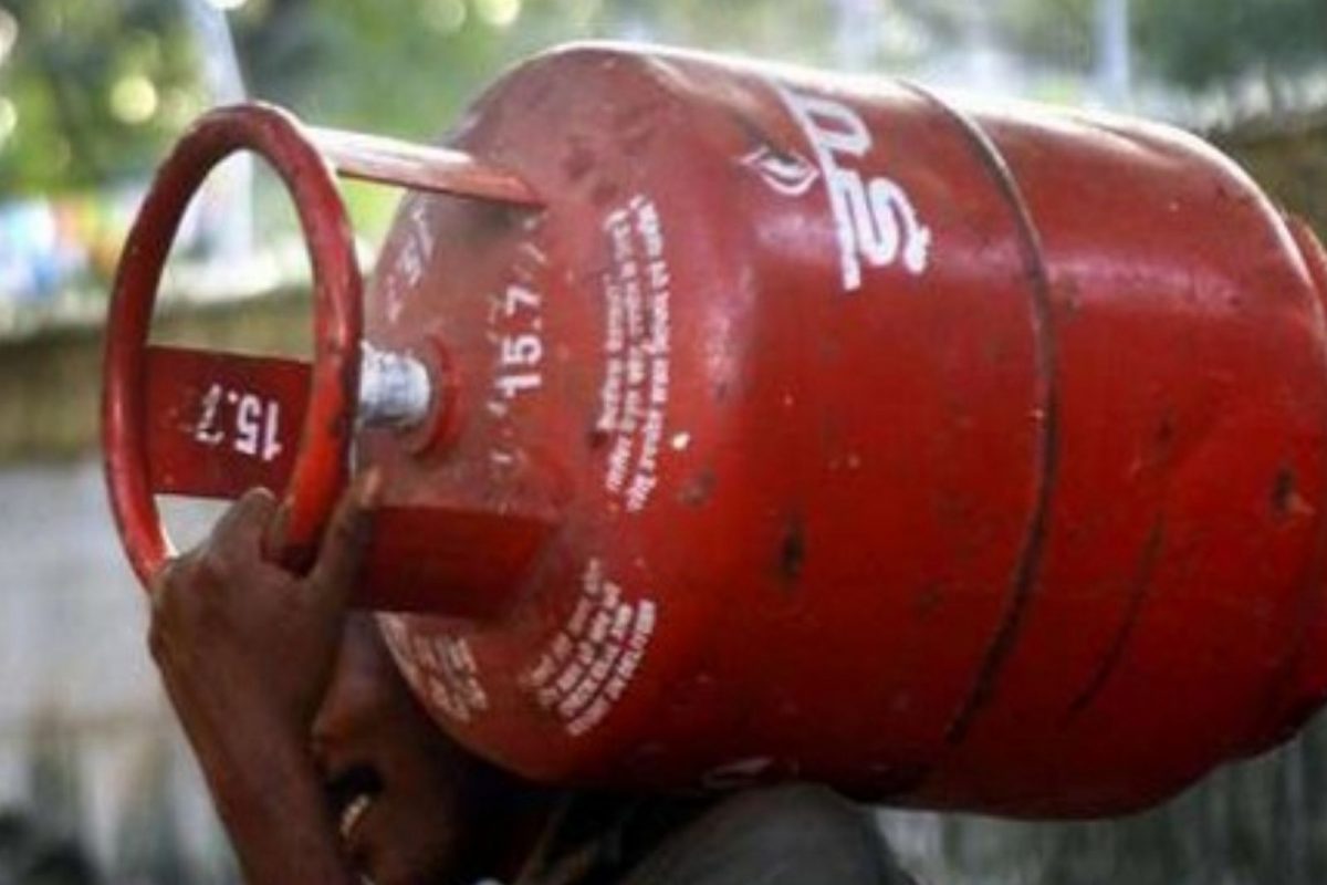 LPG-CNG च्या किंमती 1 सप्टेंबरपासून बदलणार, दर वाढणार की कमी होणार कसं ठरतं? वाचा सविस्तर