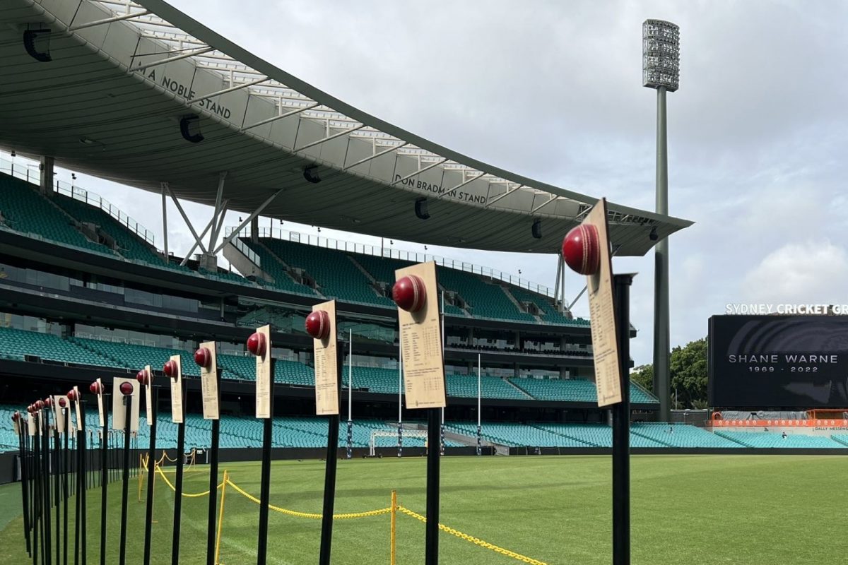 Shane Warne च्या आठवणीत बाउंड्री लाईनवर प्रत्येक विकेटचे लावले स्कोअरकार्ड, SCG मध्ये घेतल्या 64 कसोटी विकेट