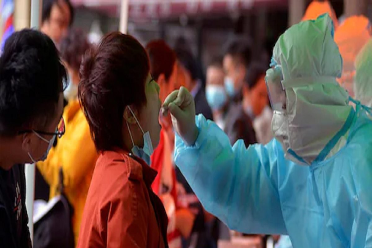 टेस्टिंग कमी तरी जगभरात पुन्हा वाढतोय कोरोना; 8 दिवसात 8 पट रुग्ण वाढल्याने WHOने केलं Alert