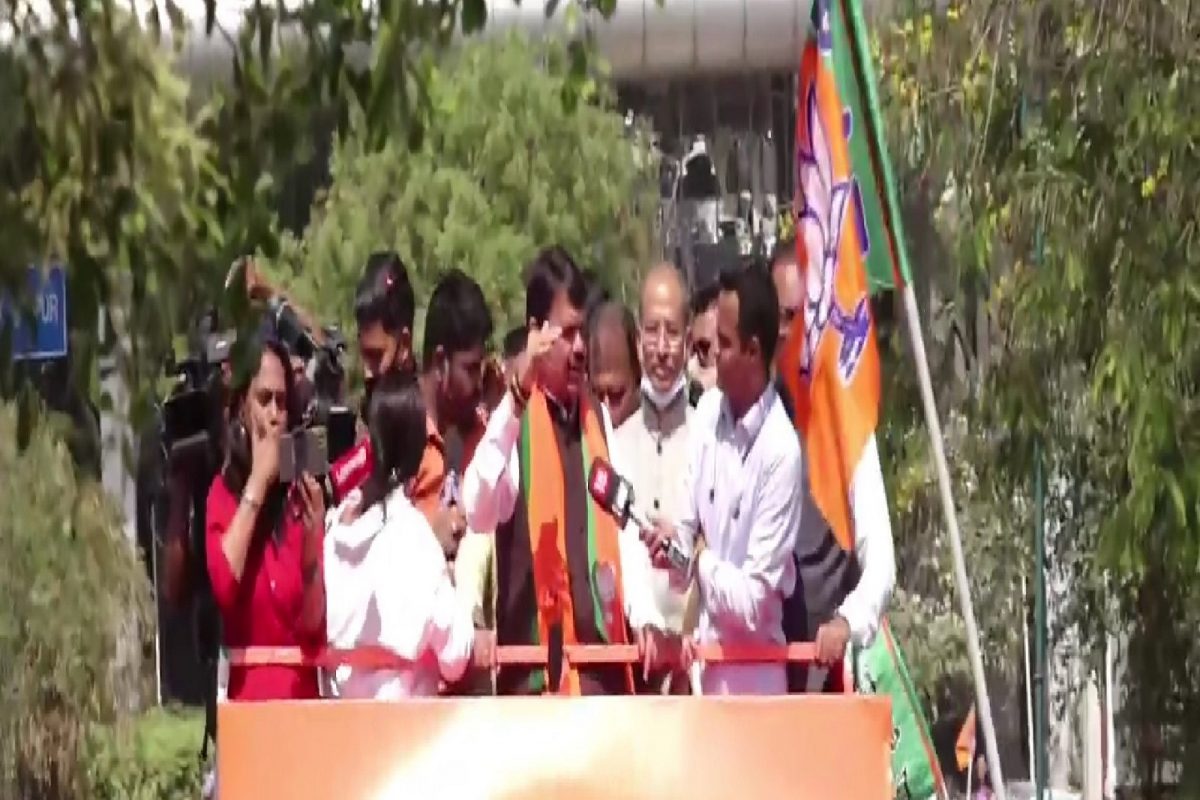 गोवा जिंकल्यानंतर फडणवीस नागपुरात, होमग्राऊंडवर येताच महाराष्ट्रातील राजकारणाबाबत वर्तवलं मोठं भाकित