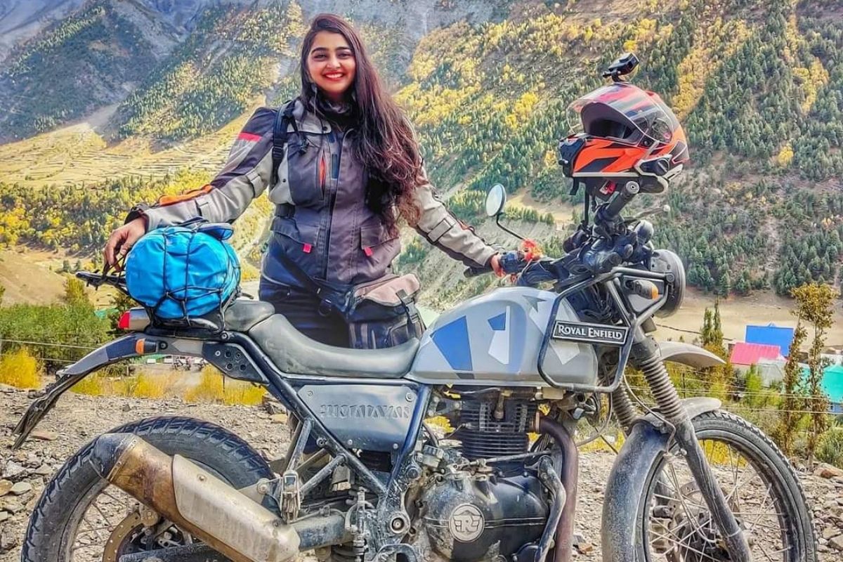 Adventure on wheels | बुलेटला थोडी माहितीय की पुरुष चालवतोय की महिला! 'हा' खडतर प्रवास पूर्ण करणारी देशातील सर्वात तरुण मुलगी