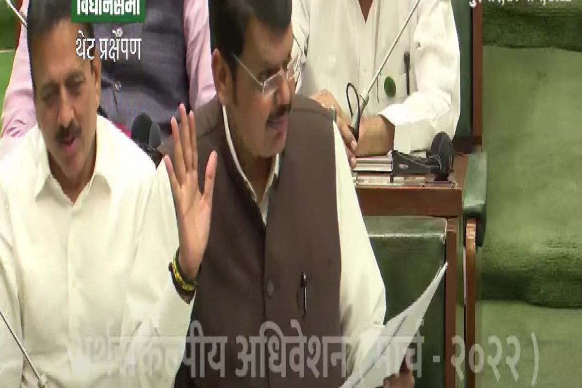 "सोलापुरातही एक सचिन वाझे, लाखोंची वसुली करतो" देवेंद्र फडणवीसांचा गौप्यस्फोट