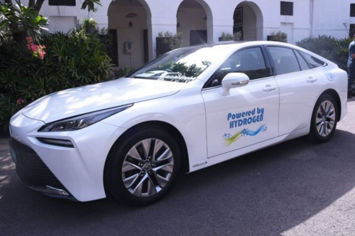 भविष्यात पेट्रोल-डिझेल ऐवजी वापरलं जाणारं ग्रीन हायड्रोजन म्हणजे काय? स्वस्त आहे की महाग?