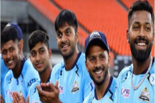 IPL 2022 : गुजरात टायटन्सच्या पहिल्या मॅचमध्ये 'या' 11 जणांना खेळवणार पांड्या