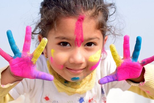 Holi 2022: होळीला पांढऱ्या रंगाचे कपडे का घालतात? कारण आणि महत्त्व जाणून घ्या
